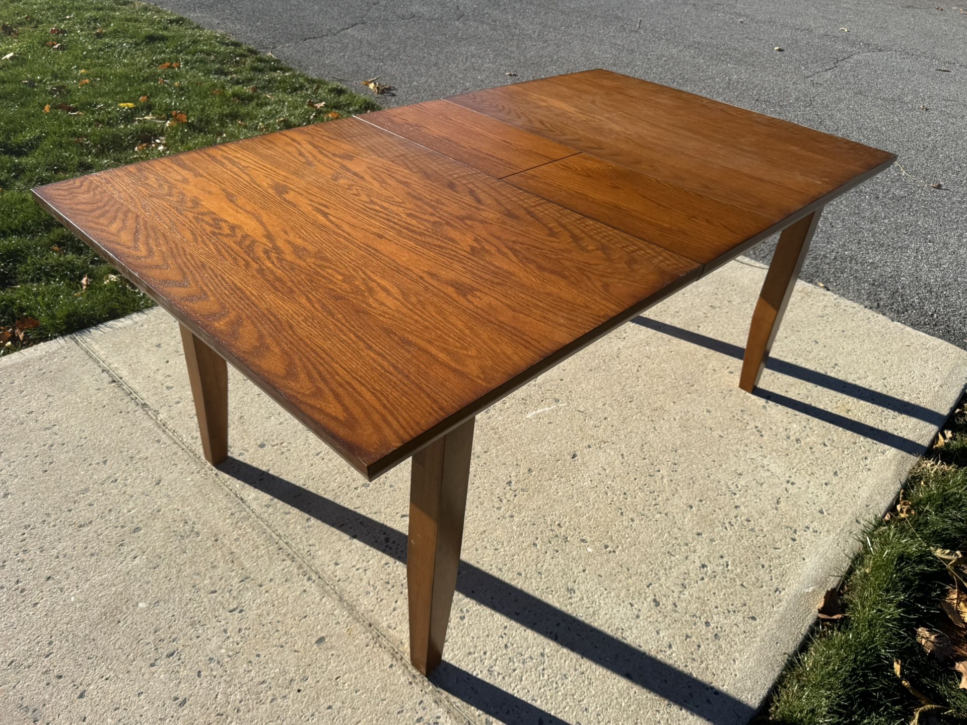 Berkline Farmhouse Dining Table w/ Hideaway Leaf - New - Marietta, Pa Pick Up