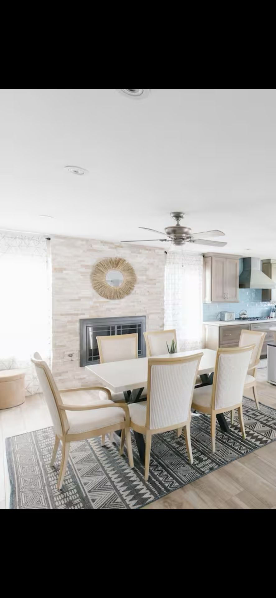 Dining room table W/ 6 Chairs