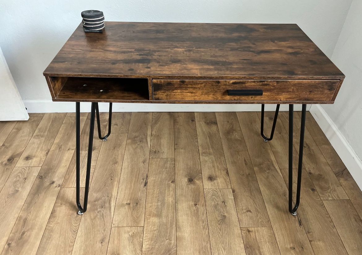 Perfect Little Writing Desk