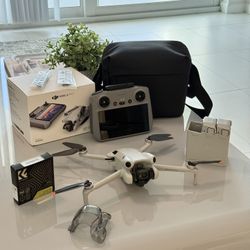 DJI Mini 4 Pro Fly More Combo