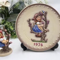 H5 Vintage M.I. Hummel Goebel Figurine & Plate Set – Apple Tree Girl – 1976