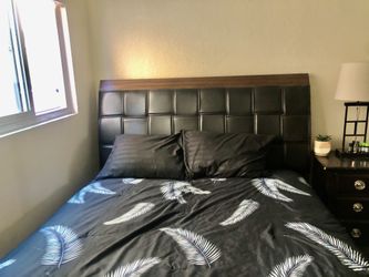 Beautiful Queen modern wood bed Frame w/ Black Leather Modern Headboard 