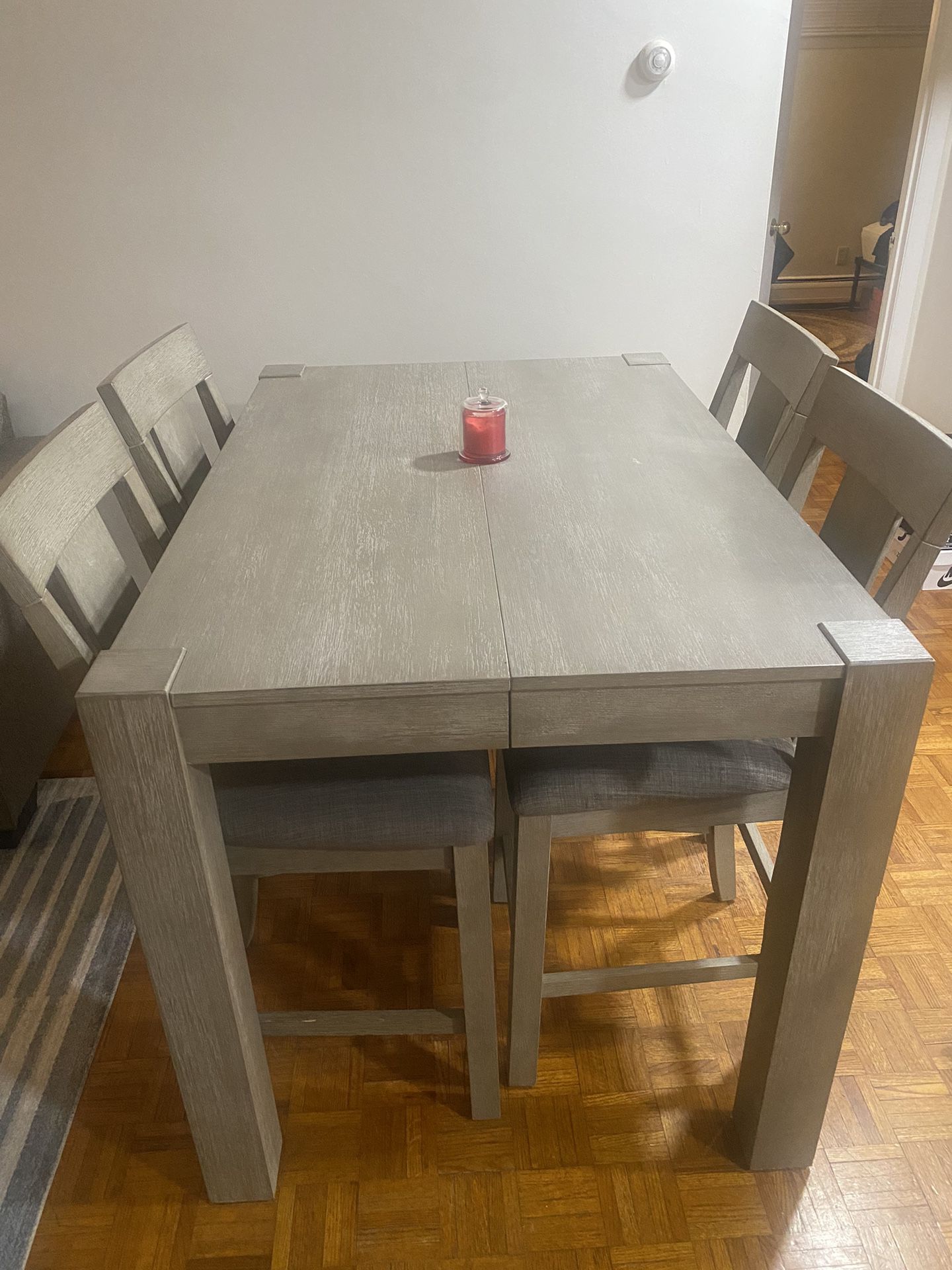 Price reduced ! Dining Room Table. Need To Sell
