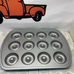 Pampered Chef 3” Doughnut Pan 