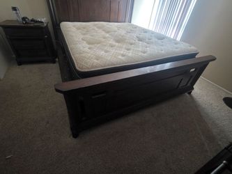 King bed with Matterss and 2 side tables