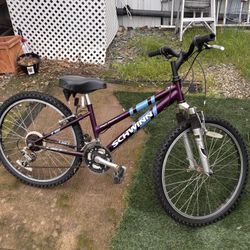 Women’s Schwinn High Plains Mountain Bike.   