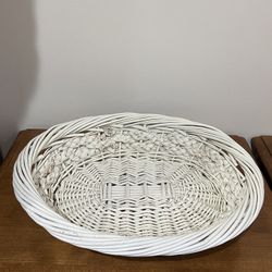White Wicker Ova l Basket