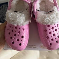 Girls, pink, plush interior crocs