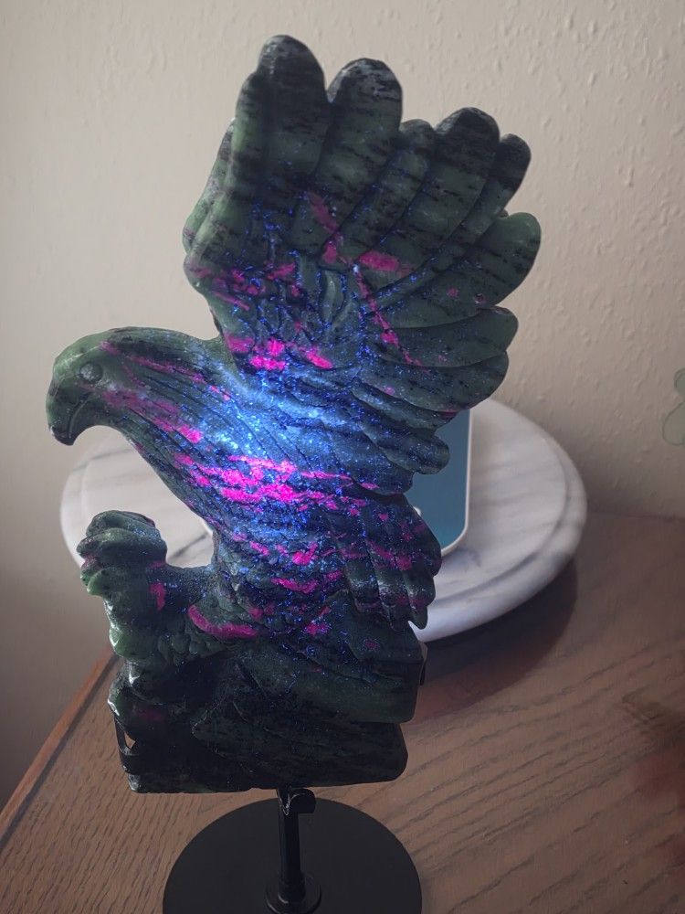 3.7 Lb (1659g)  Ruby In Zoisite Eagle With The Stand 
