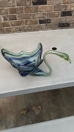 Art Glass Swan Figurine Bowl
