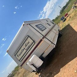 1998 Travel trailer 1 slide living room