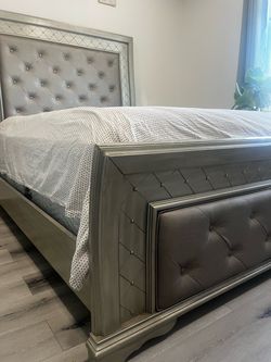 Queen Bed Set