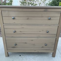 Solid Wood Dresser Chest of Drawers Furniture Excellent Condition 