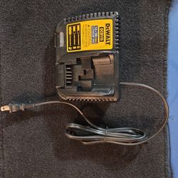 DEWALT DCB115 BATTERY CHARGER 