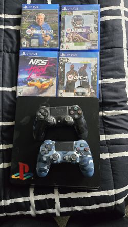 PLAYSTATION 4
