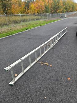 20 ft. Ladder w stabilizer bar
