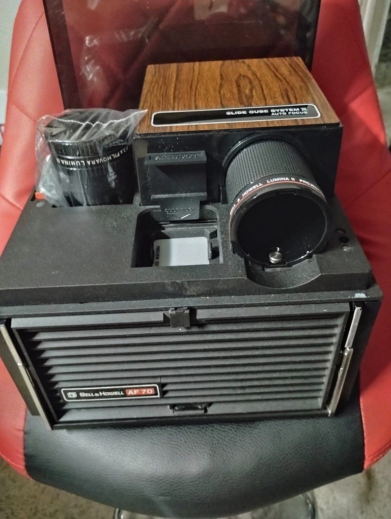 Like New Vintage Belle & Howell AF70 Projector