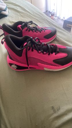 Women’s/Girls basketball shoes SIZE 9.5