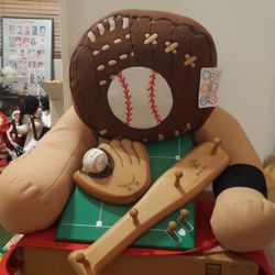 BASEBALL  BEAUTIFUL SHELF AND BASEBALL LOUNGER 