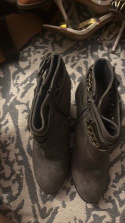 bota botin color gris muy bonitas estan buena condicion semi nueva  clean