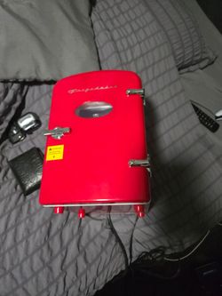 6-Can Retro Mini Personal Fridge