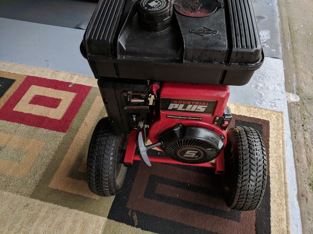 Pressure Washer 5HP Industrial PLUS briggs and stratton for Sale in