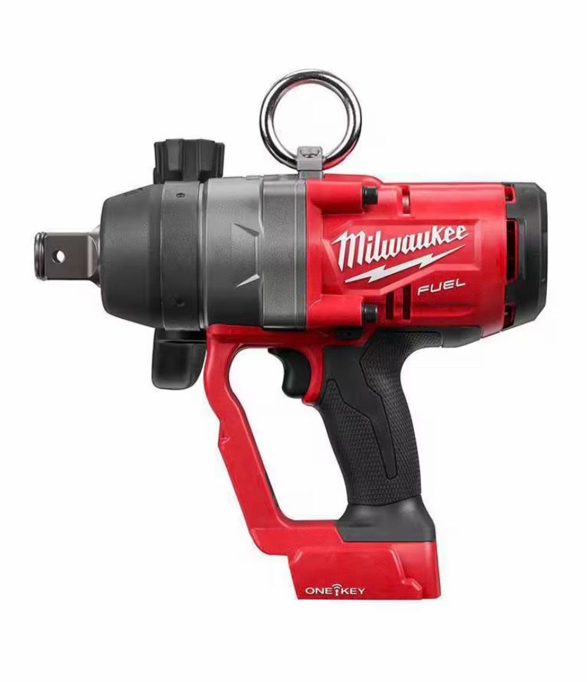 Milwaukee Fuel 1” Impact wrench high torque industrial with friction ring 1800 ft lbs torque