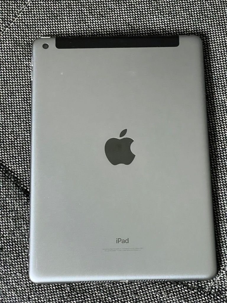 iPad 6 th Generation  Unlocked  Cellular and iCloud  Wi Fi  Internet Excellent Condition  Usable all Company  Sim