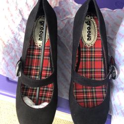 Groove Ditcher MaryJane Pumps  Size 9