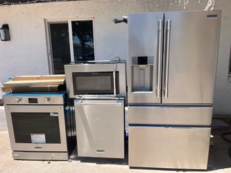 Frigidaire professional, kitchen set Everything works perfect. In good condition free delivered to the garage.