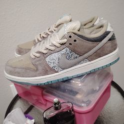 Brand new Nikes size 9 dunk low