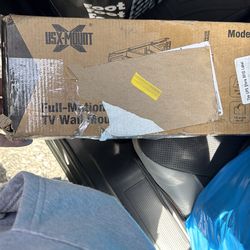 USX full motion TV wall mount