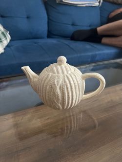 Crème Ceramic Mini Teapot