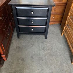 🌹BEAUTIFUL KING SIZE BED FRAME-SOLID WOOD.🌹