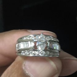 Beautiful Diamond Ring  3 Carrots , Serious Eye Catcher