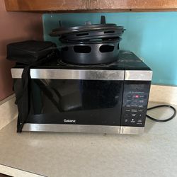 Black air fryer/microwave 