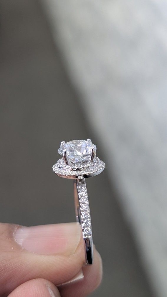 Sparkling 2.5ctw LabGrown Diamond Ring In 18KW F VS