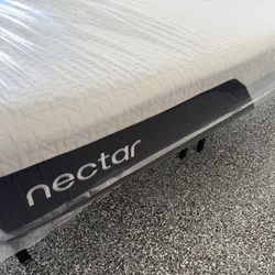 Nectar Classic Memory Foam, Queen, Like New, Perfect Condition