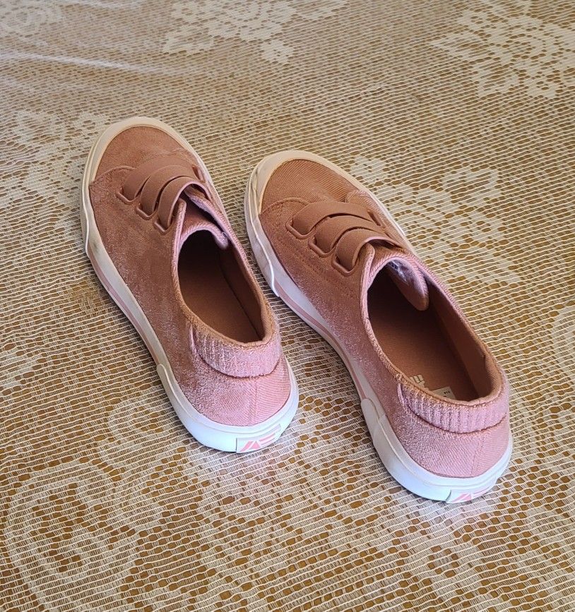 Size 7.5 Women's Casual Shoes