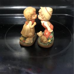 Kissing Figures 3 Inches Tall