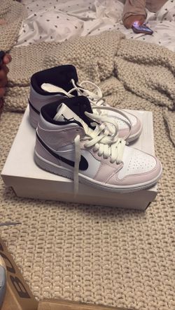 Woman’s Air Jordan 1 Mid