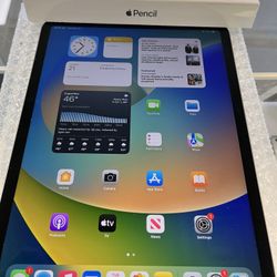 Ipad Pro 11 Inch, 64 Gb Excellent Condition Comes With  Apple Pencil Second Generation
