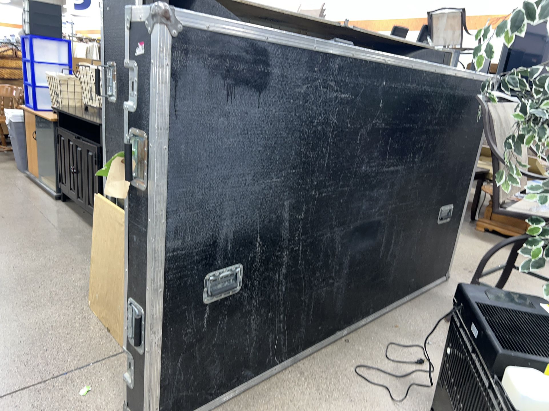 Large Cobra Wheeled Musical Storage Case 23x82x50