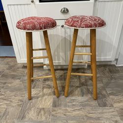 ***Reduced***Nice Counter Stools With Cushioned Finished Seats