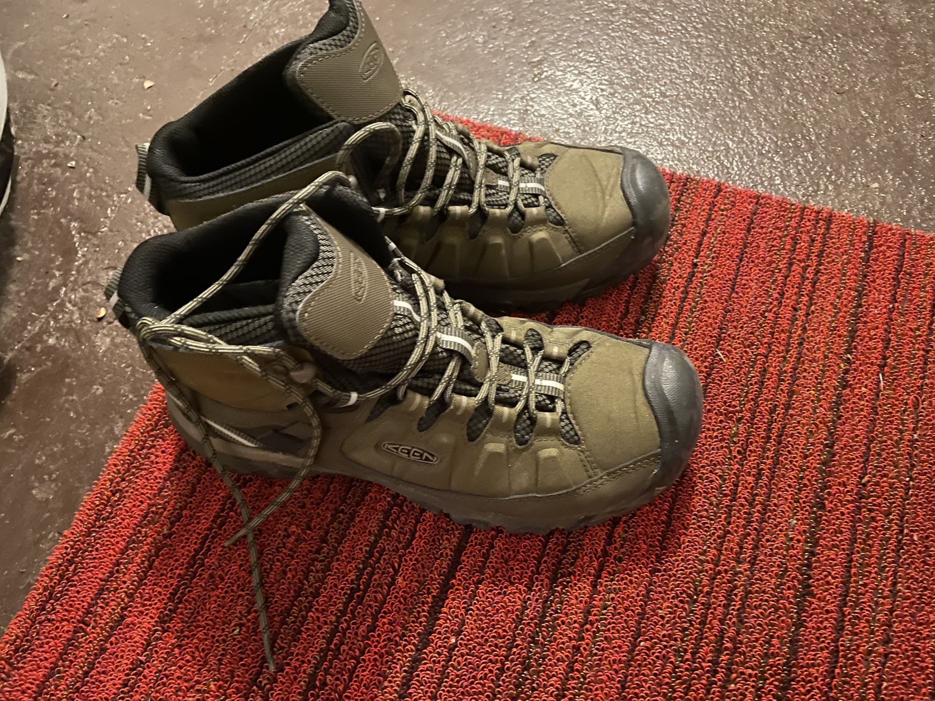 Keen Men Hi king Boots Size 11