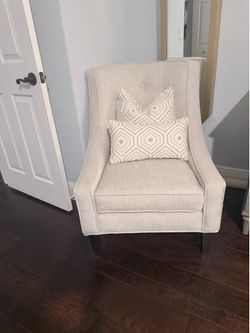 Stunning accent Chair from Bloomingdale’s
