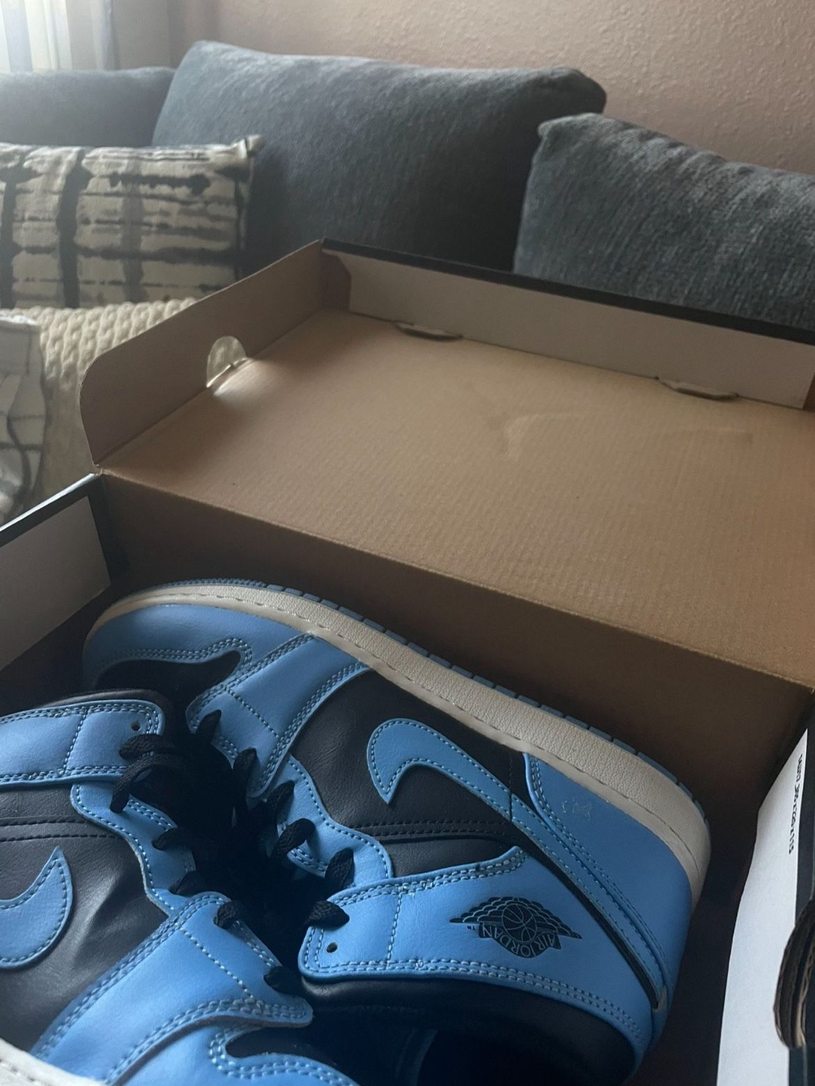 Jordan 1 Mid University Blue Black