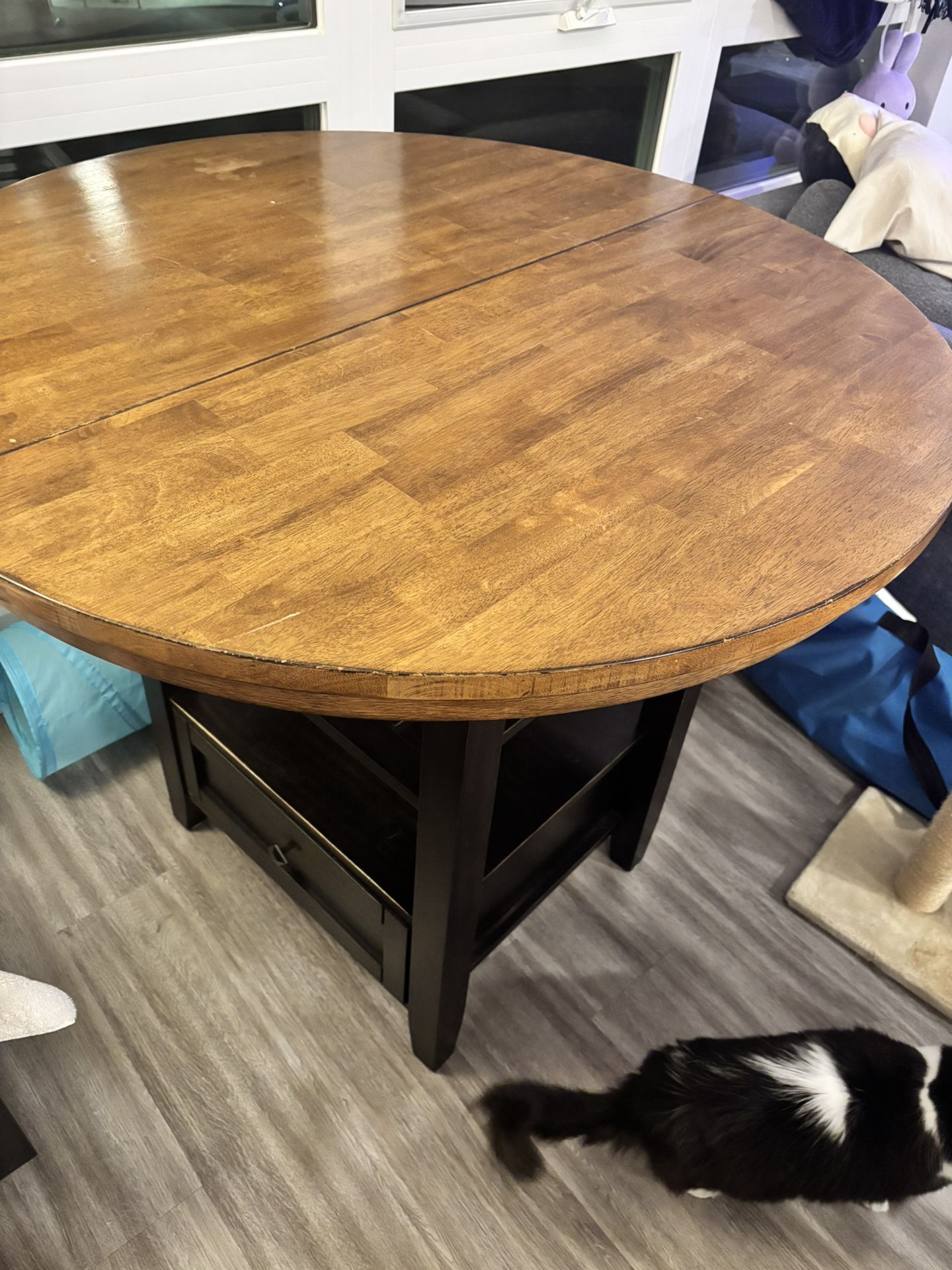 1 Bar Chair With Round Expandable Dining Table