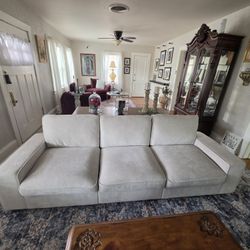 BEIGE LIVING ROOM COUCH ( LIKE NEW)