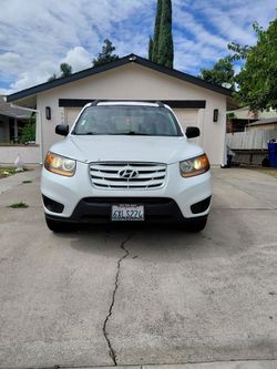 Up for sale is a reliable, spacious, and comfortable 2011 Hyundai Santa Fe